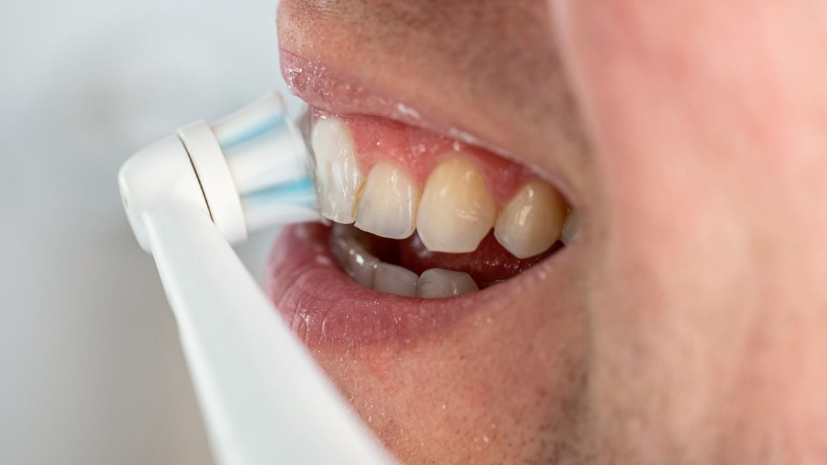 Close up shot of an Oral-B iO brush head cleaning the teeth